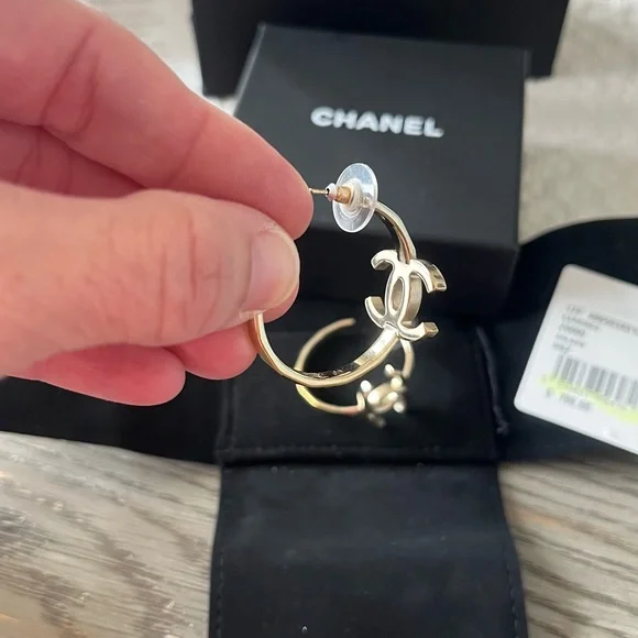 ❌SOLD❌CHANEL Authentic 17P Gold CC Logo Hoop Earrings - gently used! - Picture 10 of 14